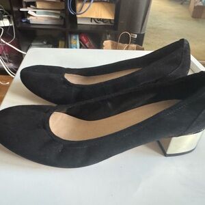 NEW in box Aldo size 8 1/2 black suede pump with light gold heel